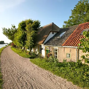 Rechthuis Van Zouteveen Bed & Breakfast